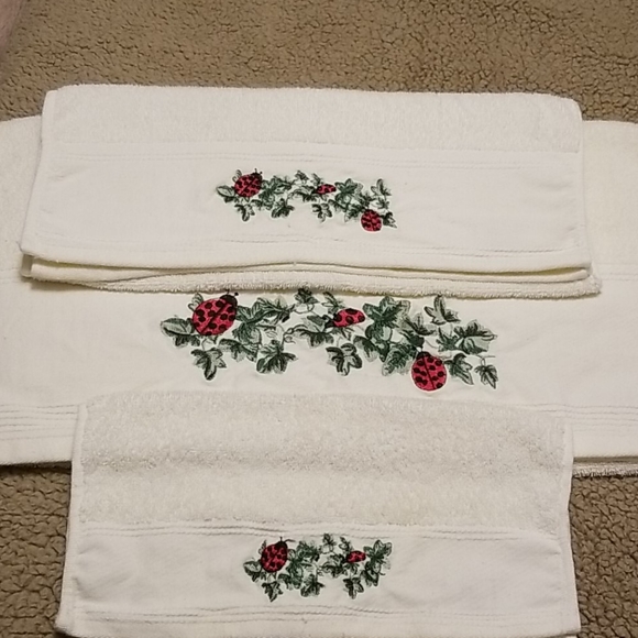 NWOT Vintage Ladybug Towel set